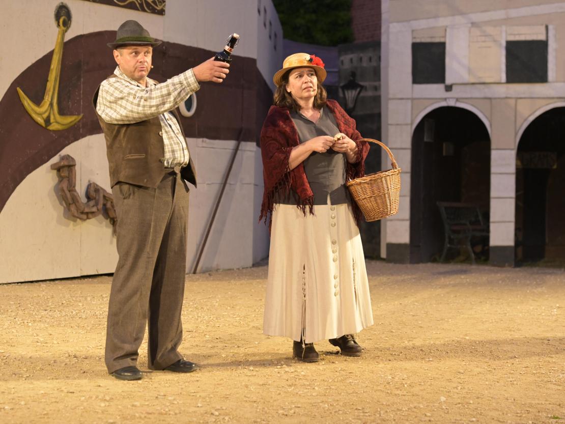 Der Theaterverein Donauwörth e.V. spielt "Um 80 Tagen um die Welt" auf der Freilichtbühne am Mangoldfelsen. 