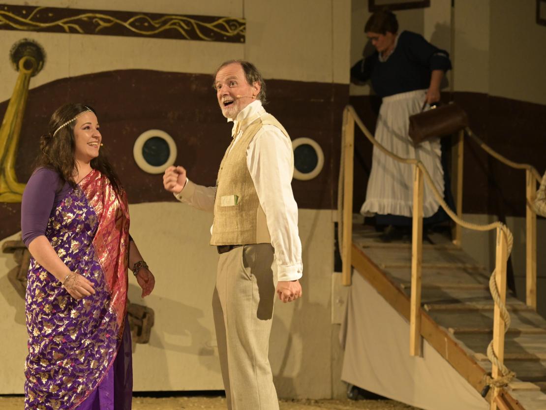 Der Theaterverein Donauwörth e.V. spielt "Um 80 Tagen um die Welt" auf der Freilichtbühne am Mangoldfelsen. 