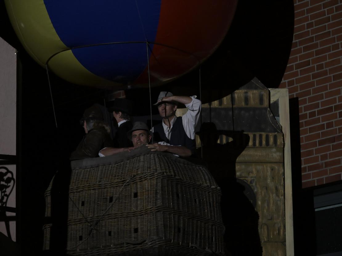 Der Theaterverein Donauwörth e.V. spielt "In 80 Tagen um die Welt" auf der Freilichtbühne am Mangoldfelsen. 