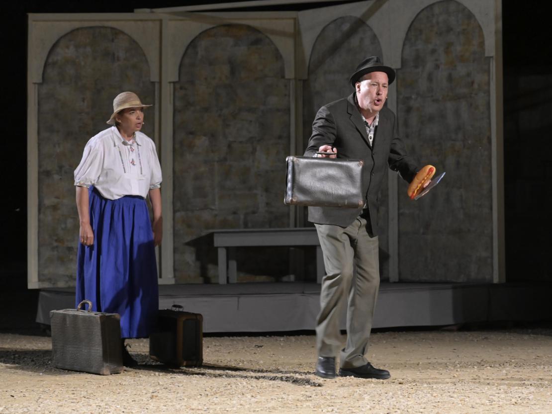 Der Theaterverein Donauwörth e.V. spielt "In 80 Tagen um die Welt" auf der Freilichtbühne am Mangoldfelsen. 