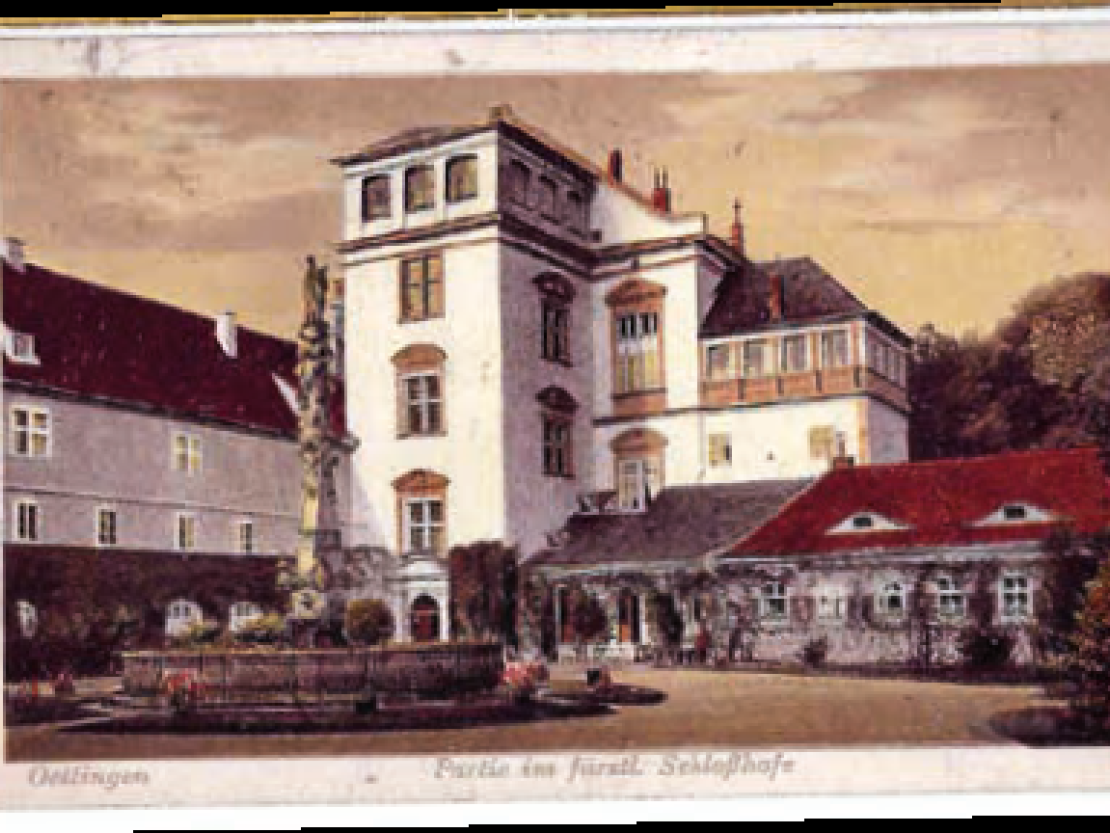 Wohl aus dem Zeitraum zwischen 1910 und 1915 stammt diese Ansichtskarte. Abgebildet ist ein Teil des Schlosshofes und des fürstlichen Schlosses.