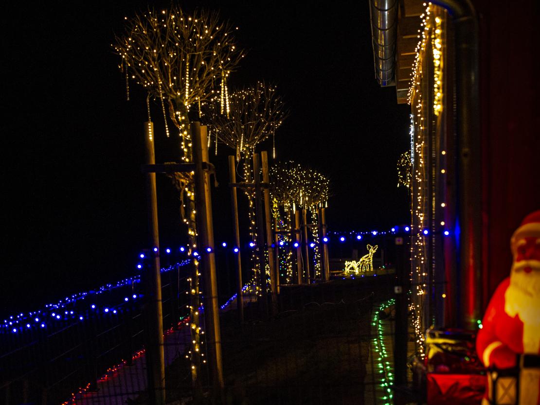 Das Bild zeigt das Weihnachtshaus in Schopflohe.