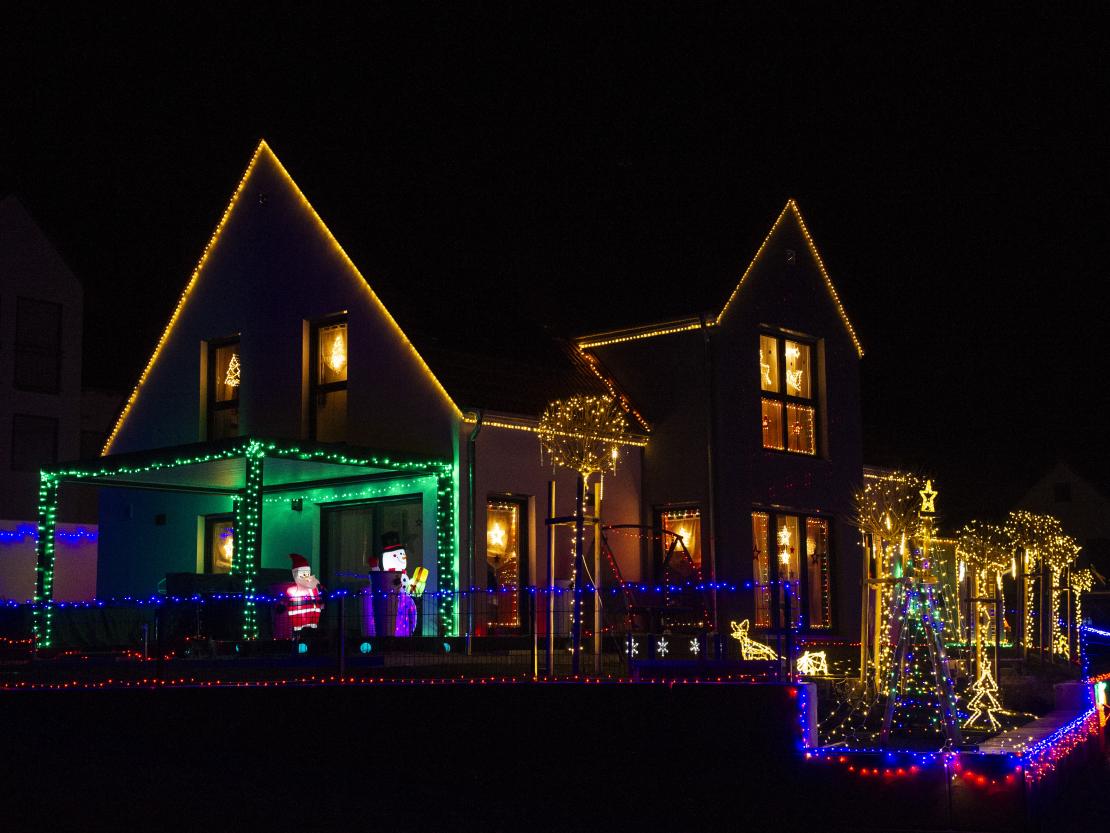 Auf dem Bild sieht man das Weihnachtshaus in Schopflohe.