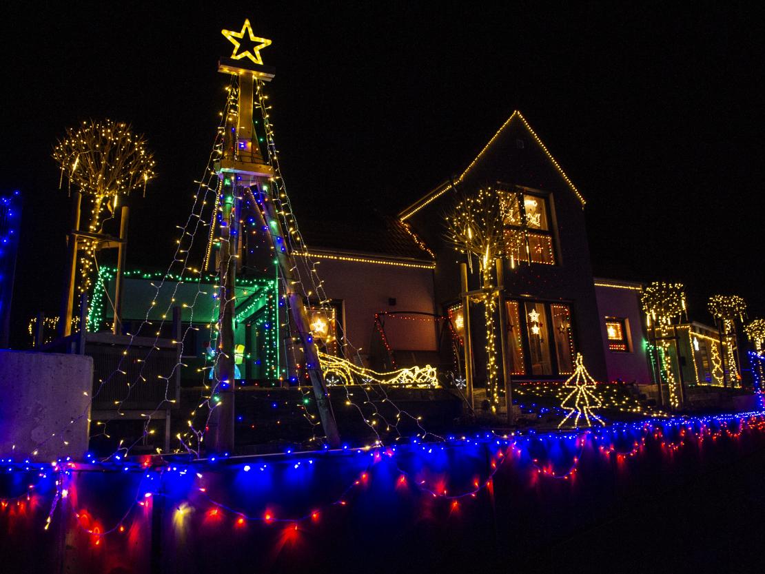 Das Bild zeigt das Weihnachtshaus in Schopflohe.