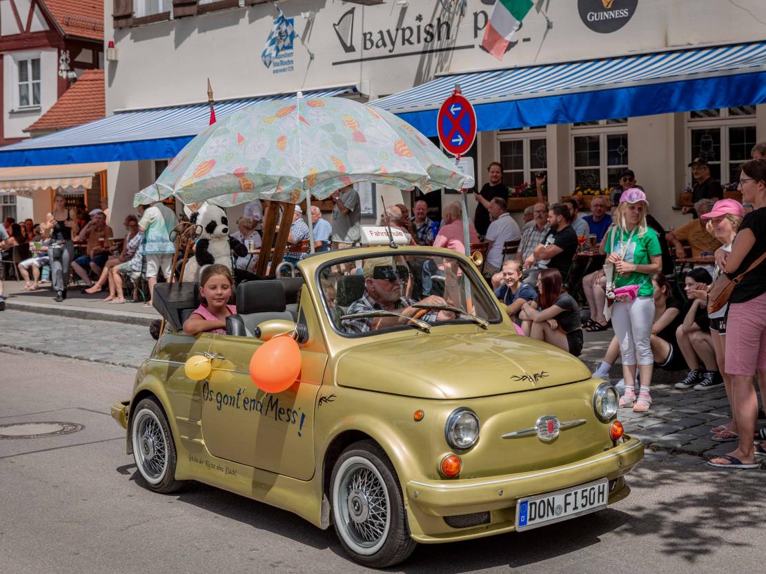 Das Bild zeigt den Nördlinger Messumzug 2022