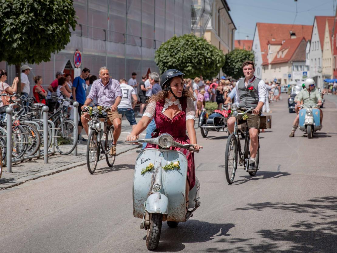 Das Bild zeigt den Nördlinger Messumzug 2022
