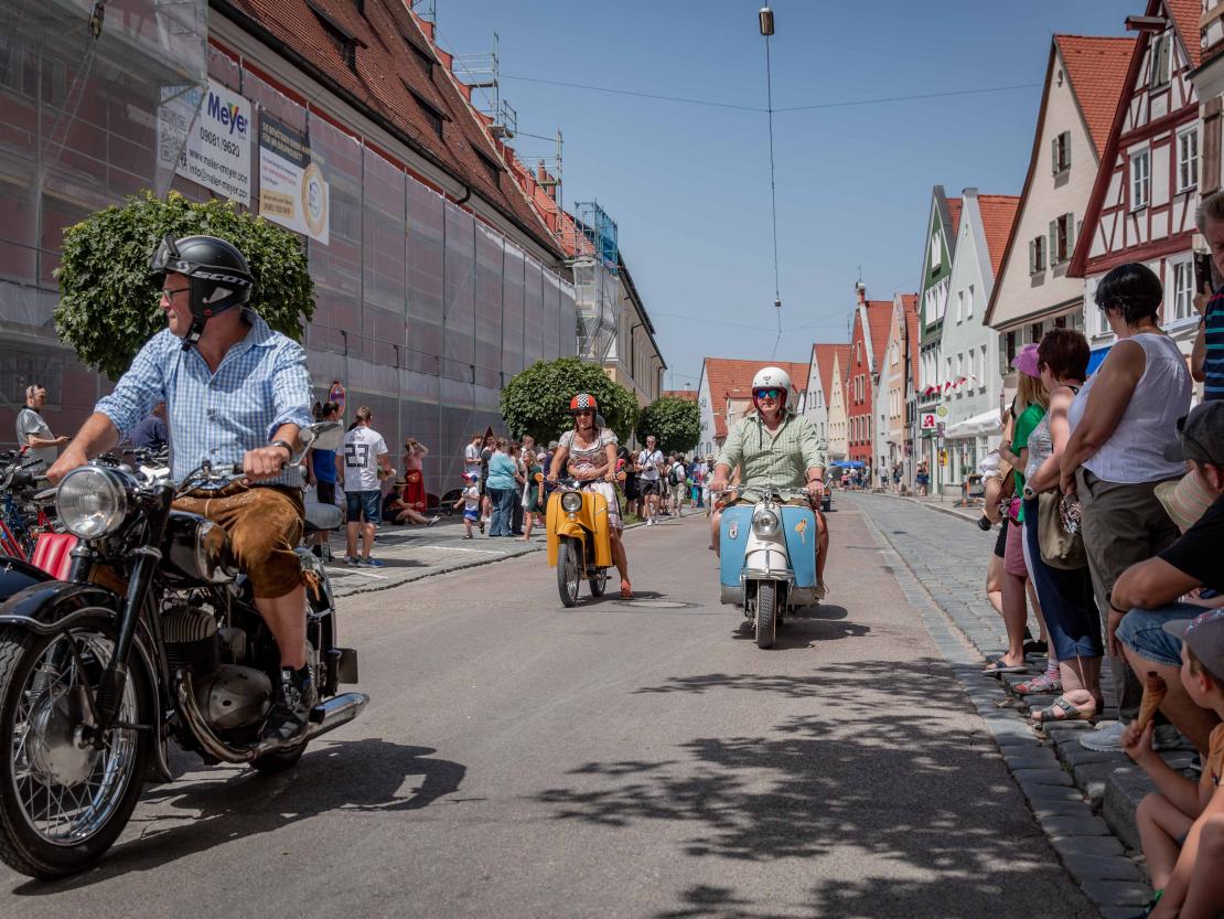 Das Bild zeigt den Nördlinger Messumzug 2022