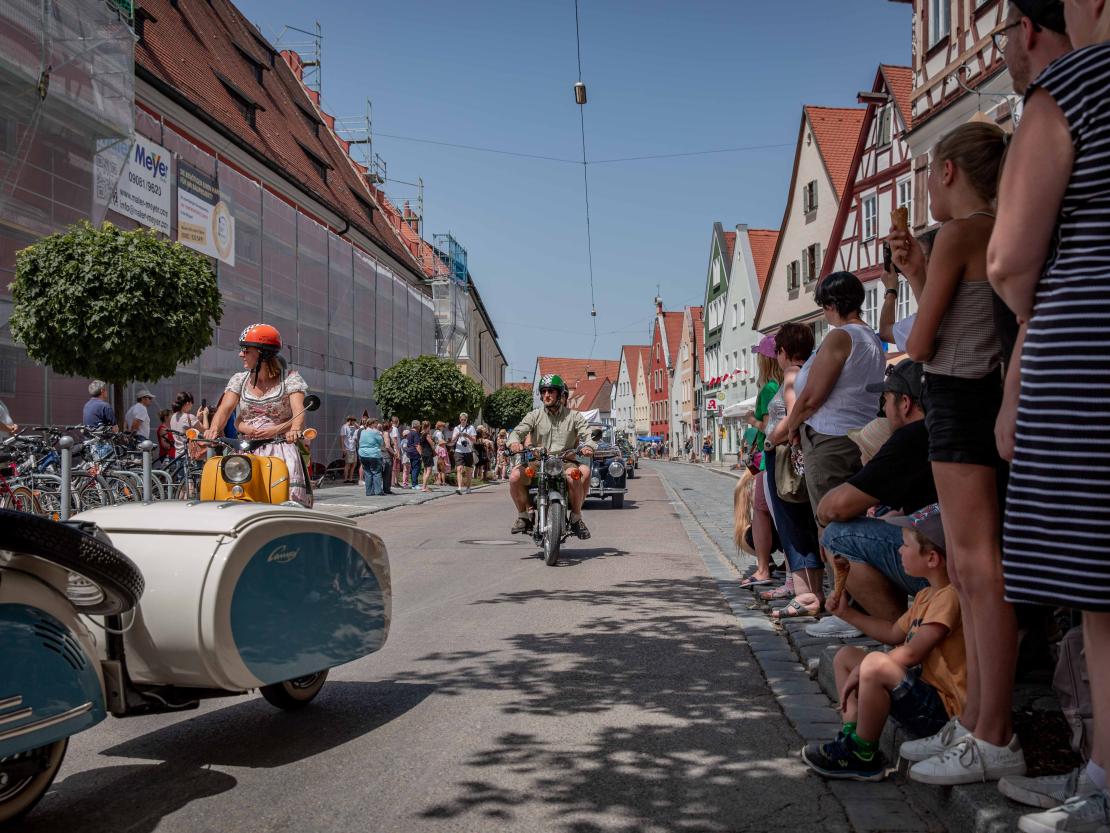 Das Bild zeigt den Nördlinger Messumzug 2022