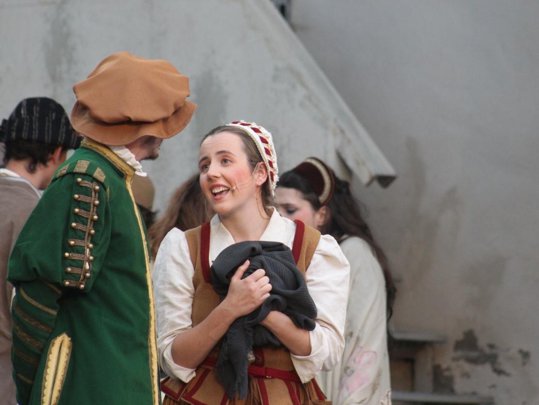 Das Bild zeigt eine Szene aus dem Stück "Der Bleisiegelfälscher"