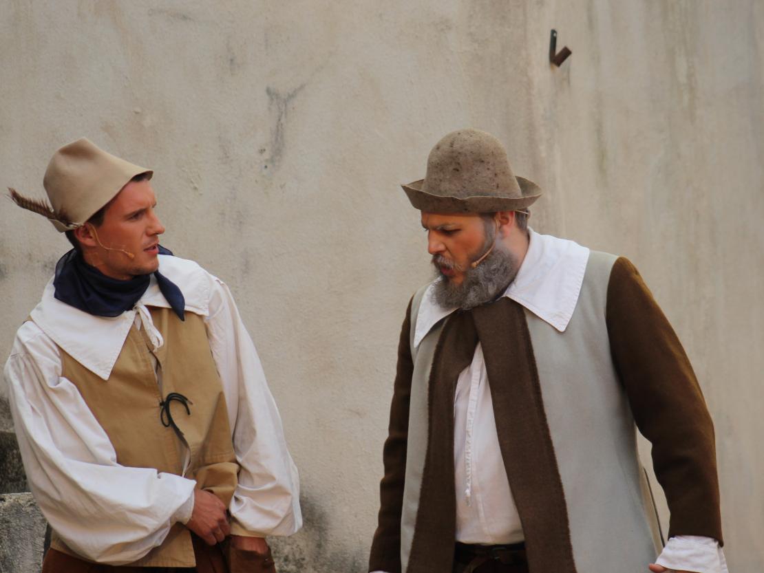 Das Bild zeigt eine Szene aus dem Stück "Der Bleisiegelfälscher"