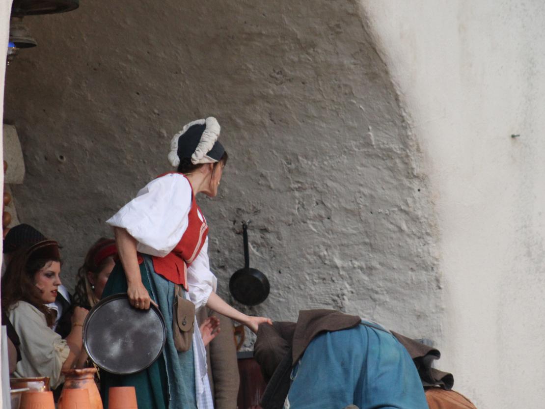 Das Bild zeigt eine Szene aus dem Stück  "Der Bleisiegelfälscher"