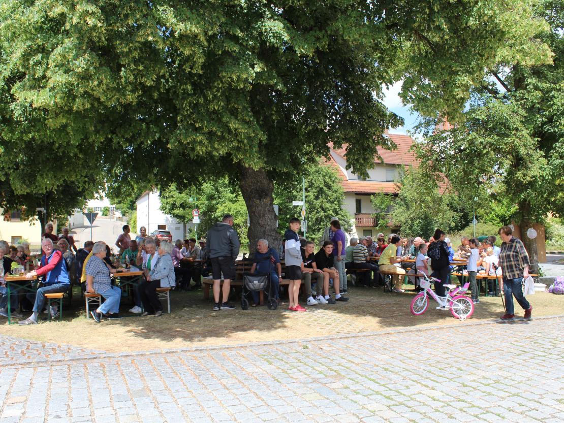 Das Bild zeigt den Dorfladen Ebermergen.