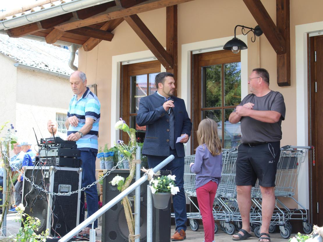 Das Bild zeigt den Dorfladen Ebermergen.