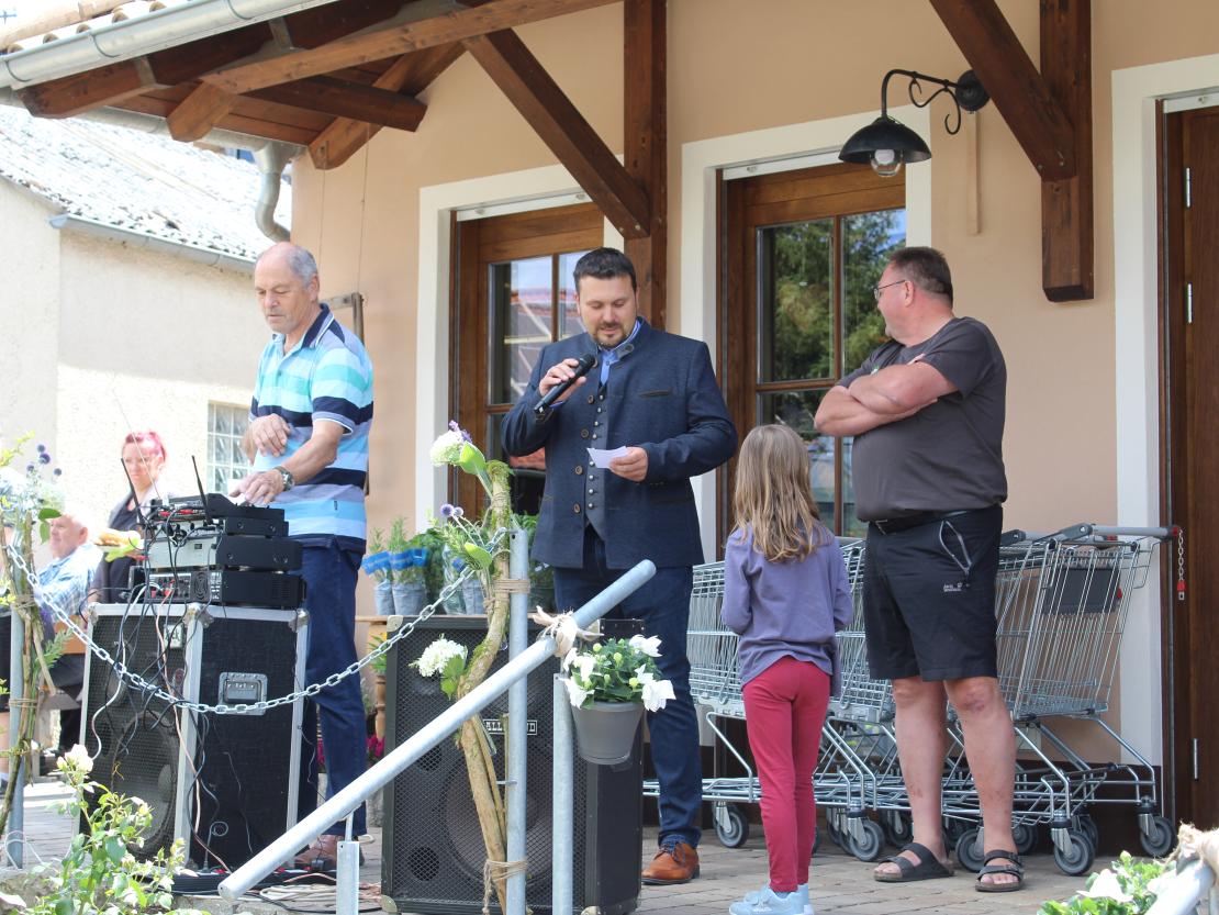 Das Bild zeigt den Dorfladen Ebermergen.