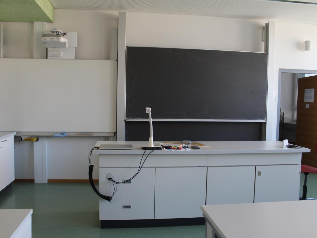 Das Bild zeigt den Festakt anlässlich der Einweihung des THG in Nördlingen. 