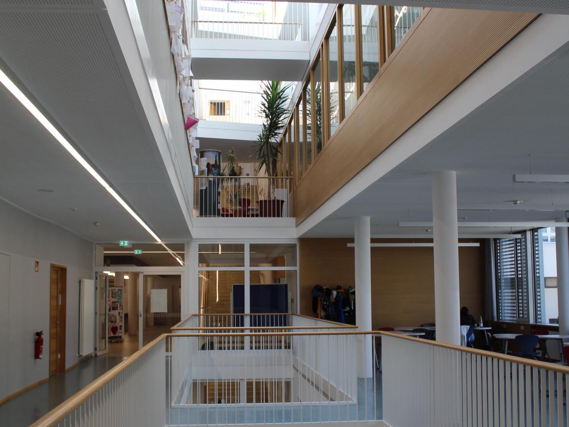 Das Bild zeigt den Festakt anlässlich der Einweihung des THG in Nördlingen. 