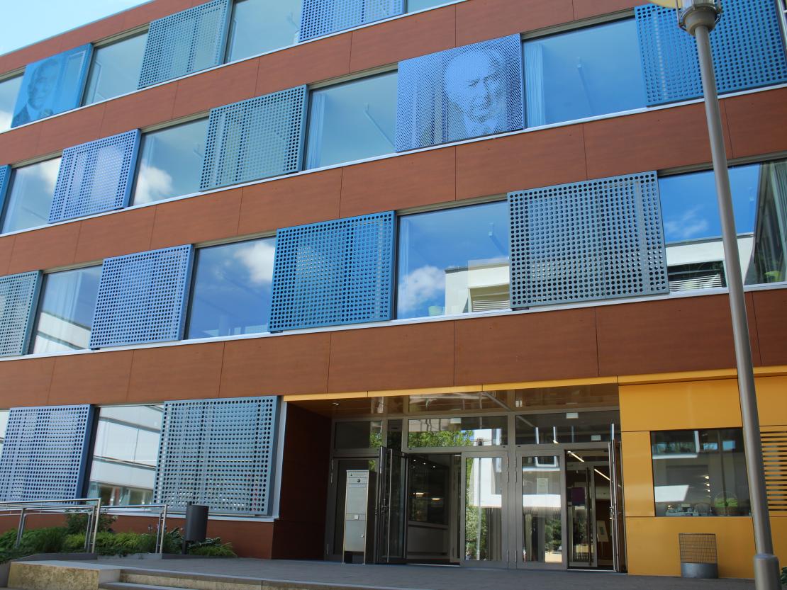 Das Bild zeigt den Festakt anlässlich der Einweihung des THG in Nördlingen. 