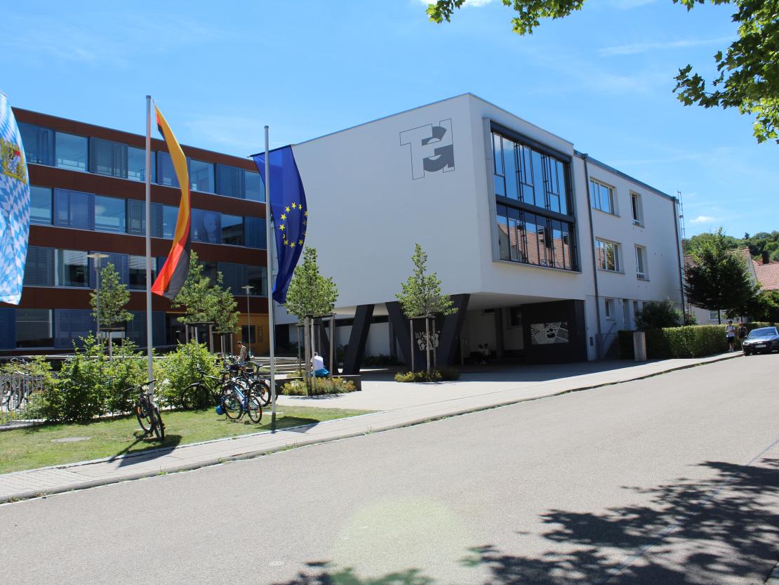 Das Bild zeigt den Festakt anlässlich der Einweihung des THG in Nördlingen. 