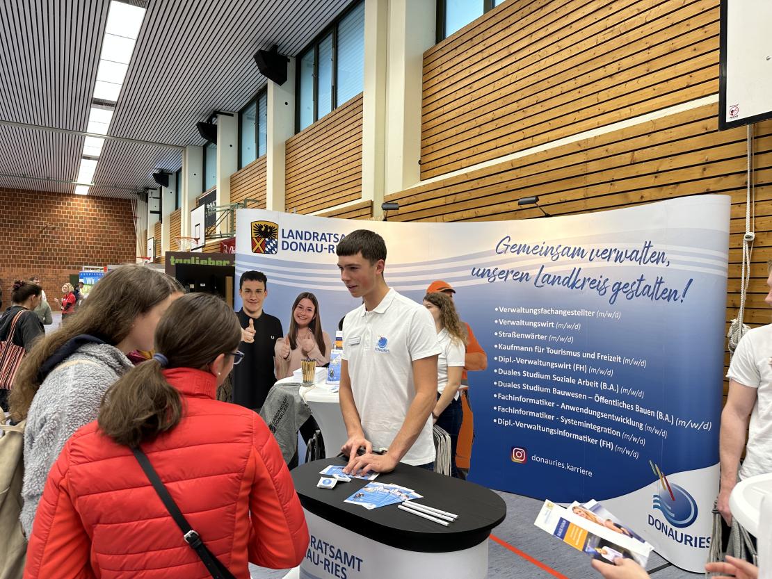 DAs Bild zeigt den Berufswegekompass Harburg 2022