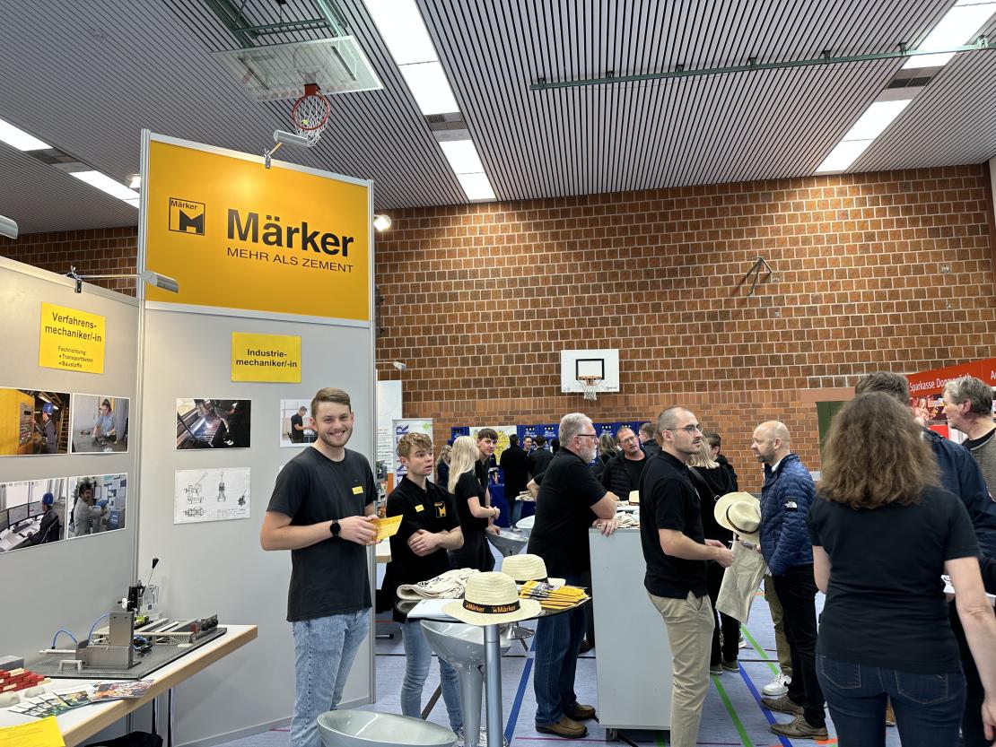 DAs Bild zeigt den Berufswegekompass Harburg 2022