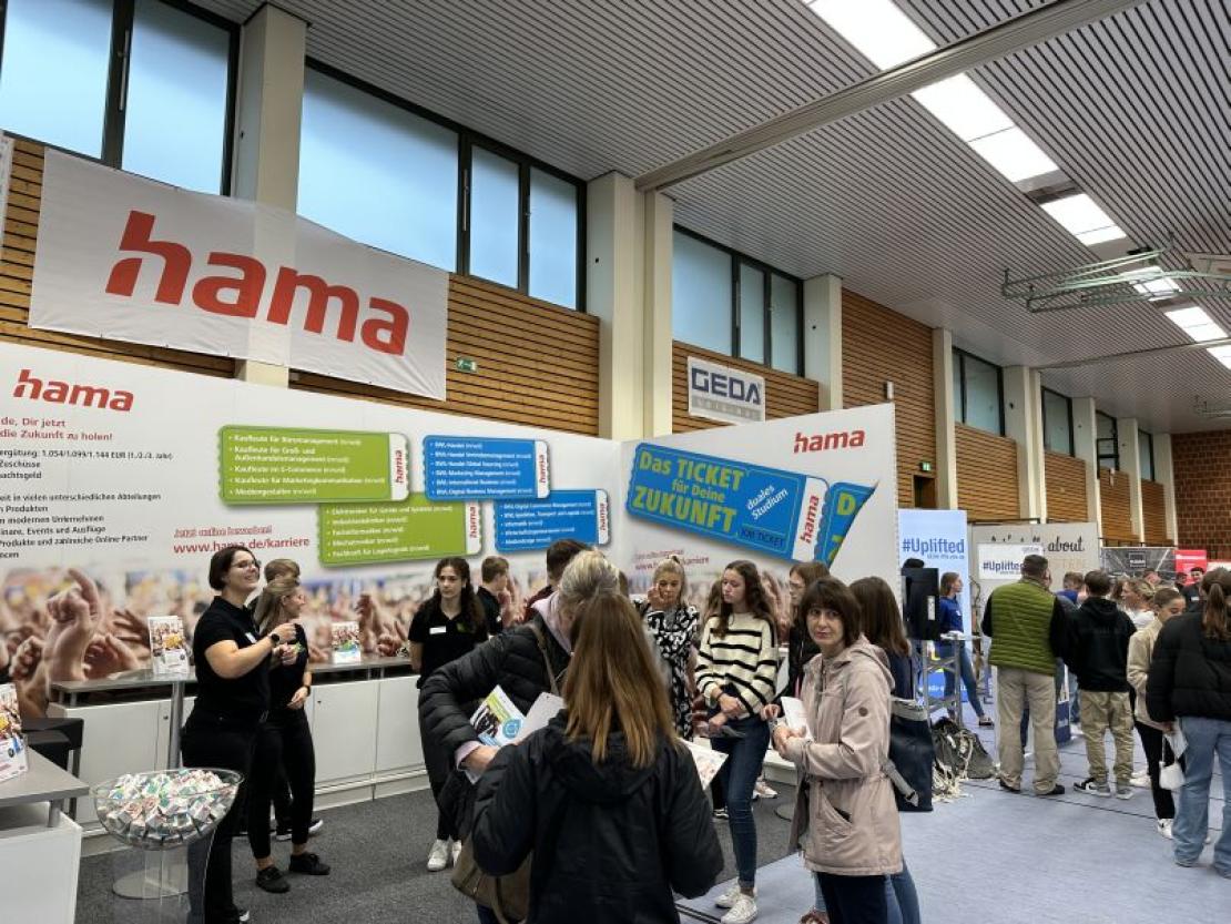 DAs Bild zeigt den Berufswegekompass Harburg 2022