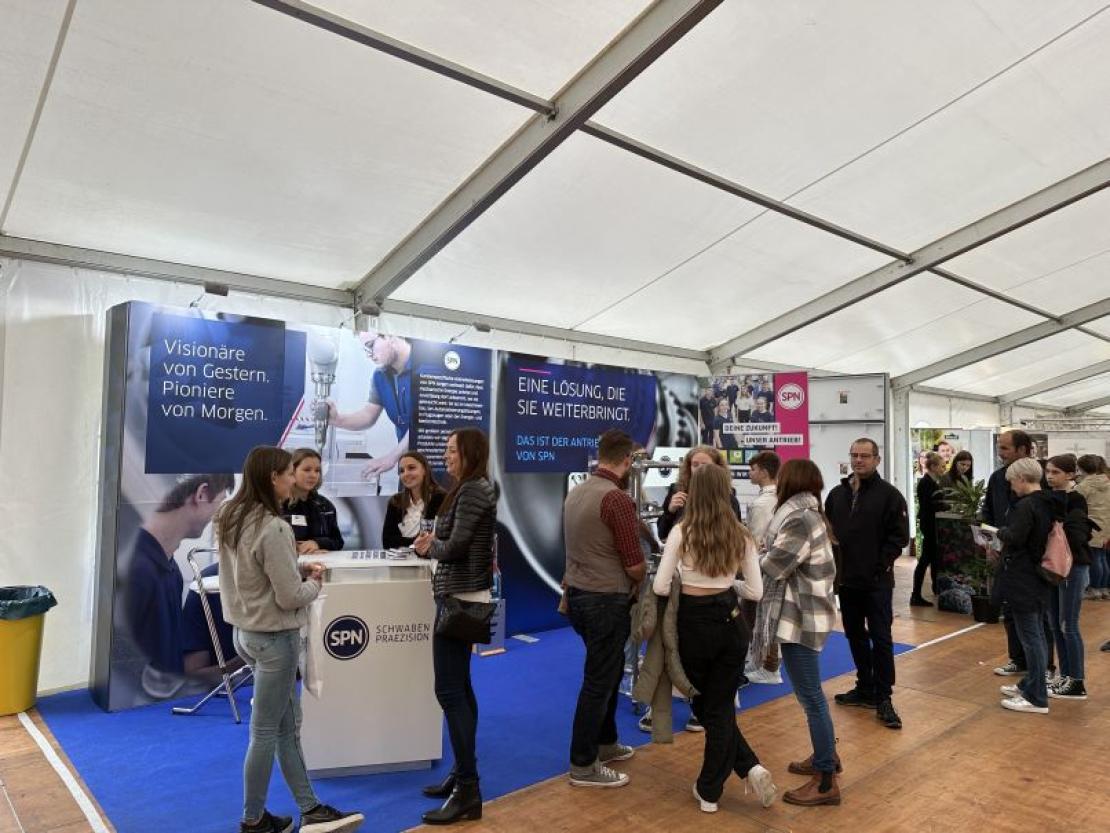 DAs Bild zeigt den Berufswegekompass Harburg 2022