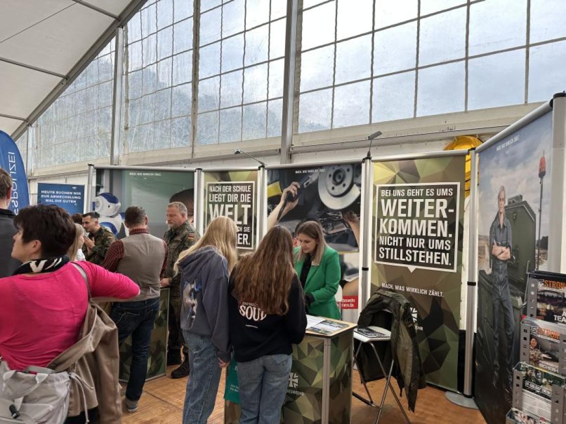 DAs Bild zeigt den Berufswegekompass Harburg 2022.