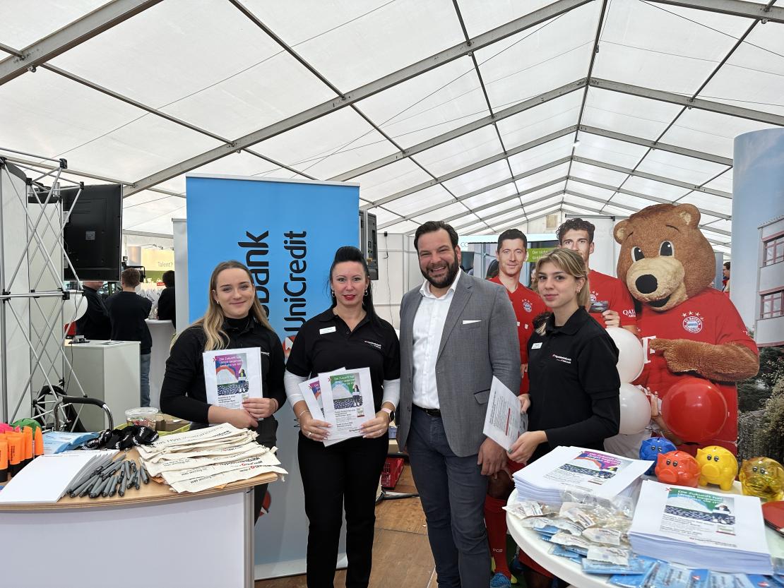 DAs Bild zeigt den Berufswegekompass Harburg 2022.