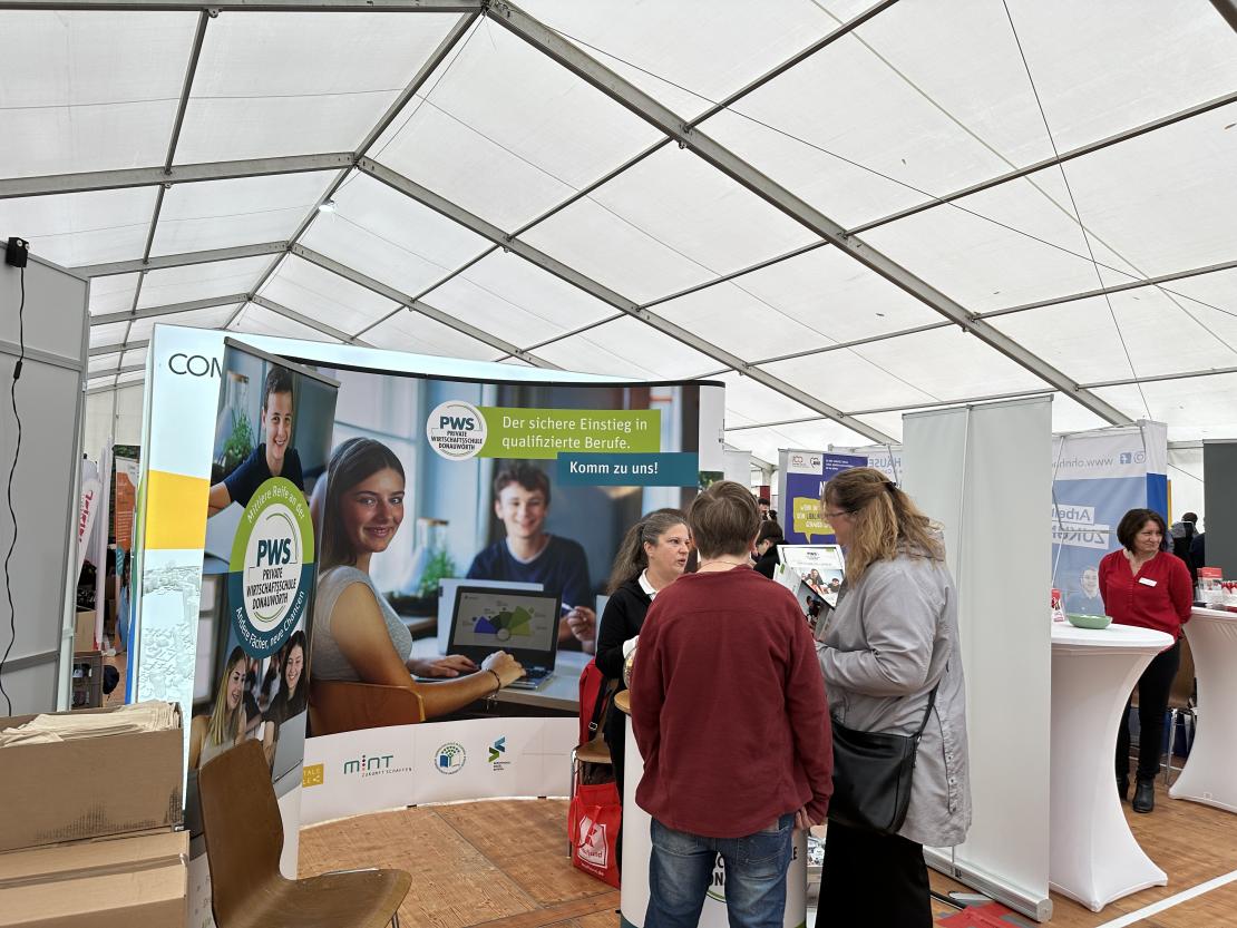 DAs Bild zeigt den Berufswegekompass Harburg 2022.