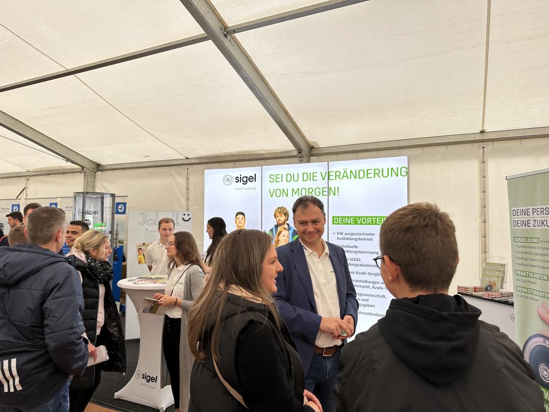 DAs Bild zeigt den Berufswegekompass Harburg 2022.