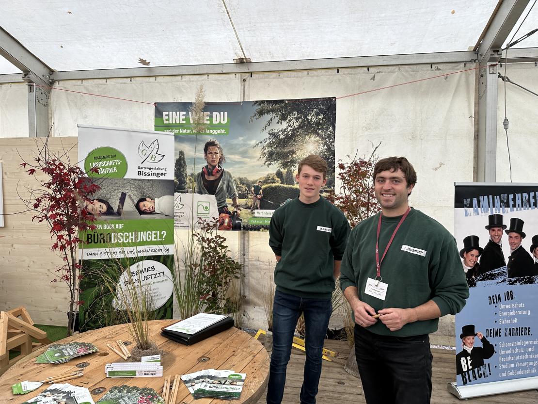 DAs Bild zeigt den Berufswegekompass Harburg 2022.