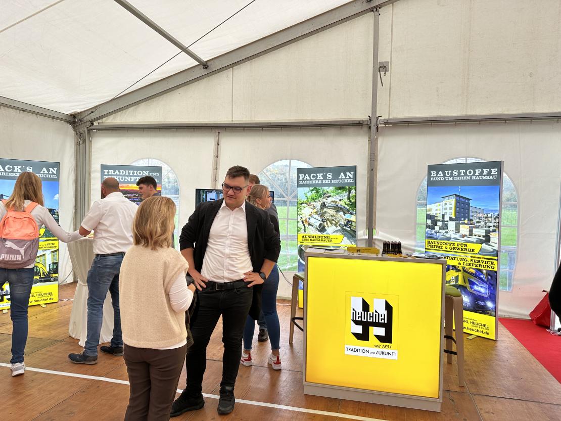 DAs Bild zeigt den Berufswegekompass Harburg 2022.