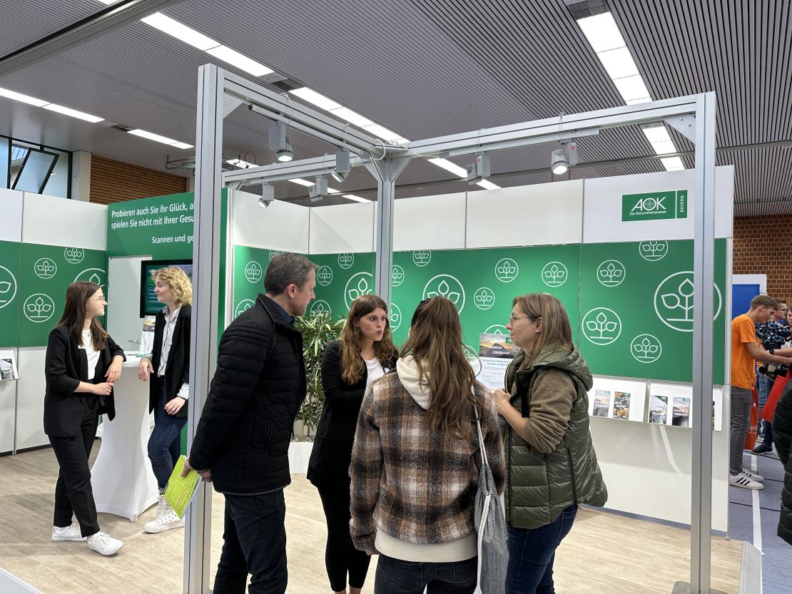 DAs Bild zeigt den Berufswegekompass Harburg 2022.