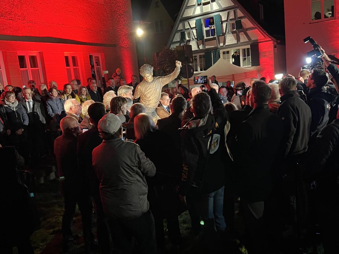 Gerd Müller Statue Enthüllung
