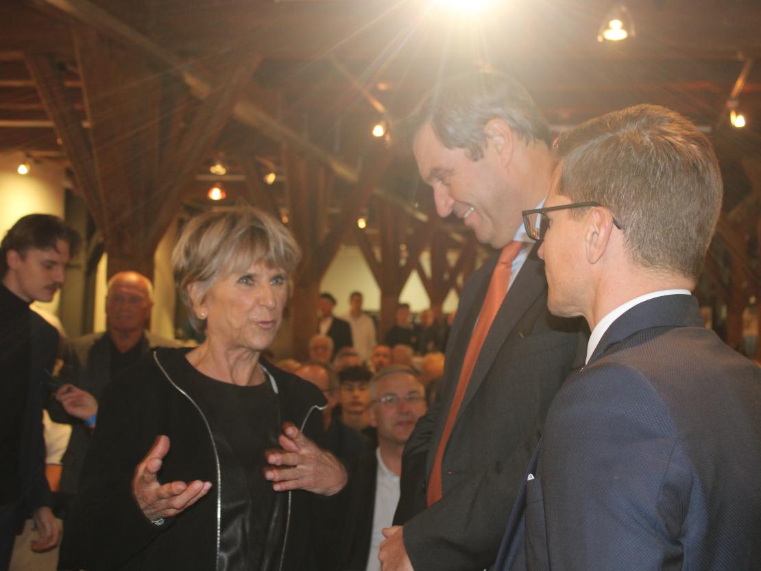 Gerd-Müller-Statue Enthüllung