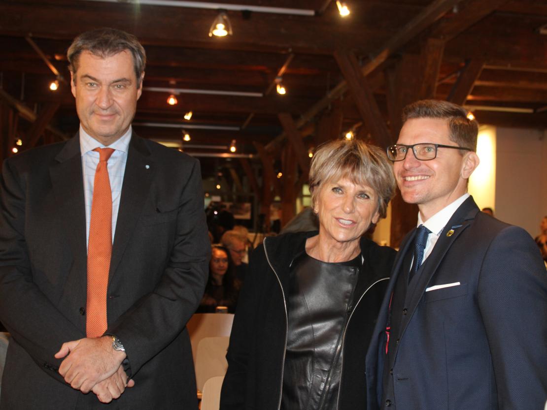 Gerd-Müller-Statue Enthüllung