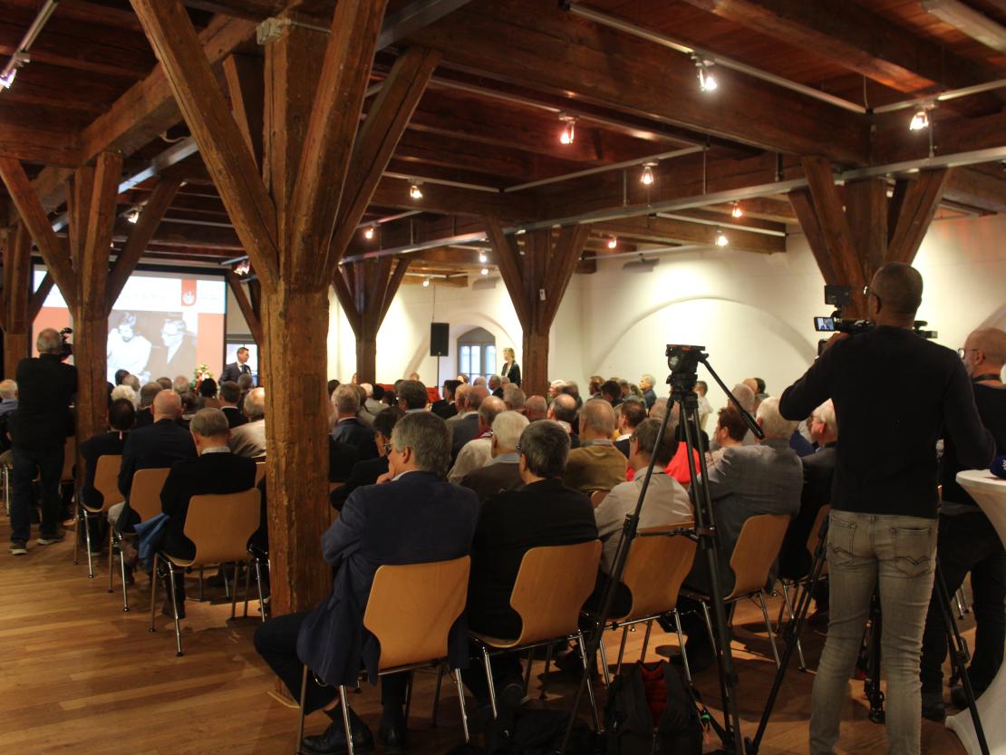Gerd-Müller-Statue Enthüllung