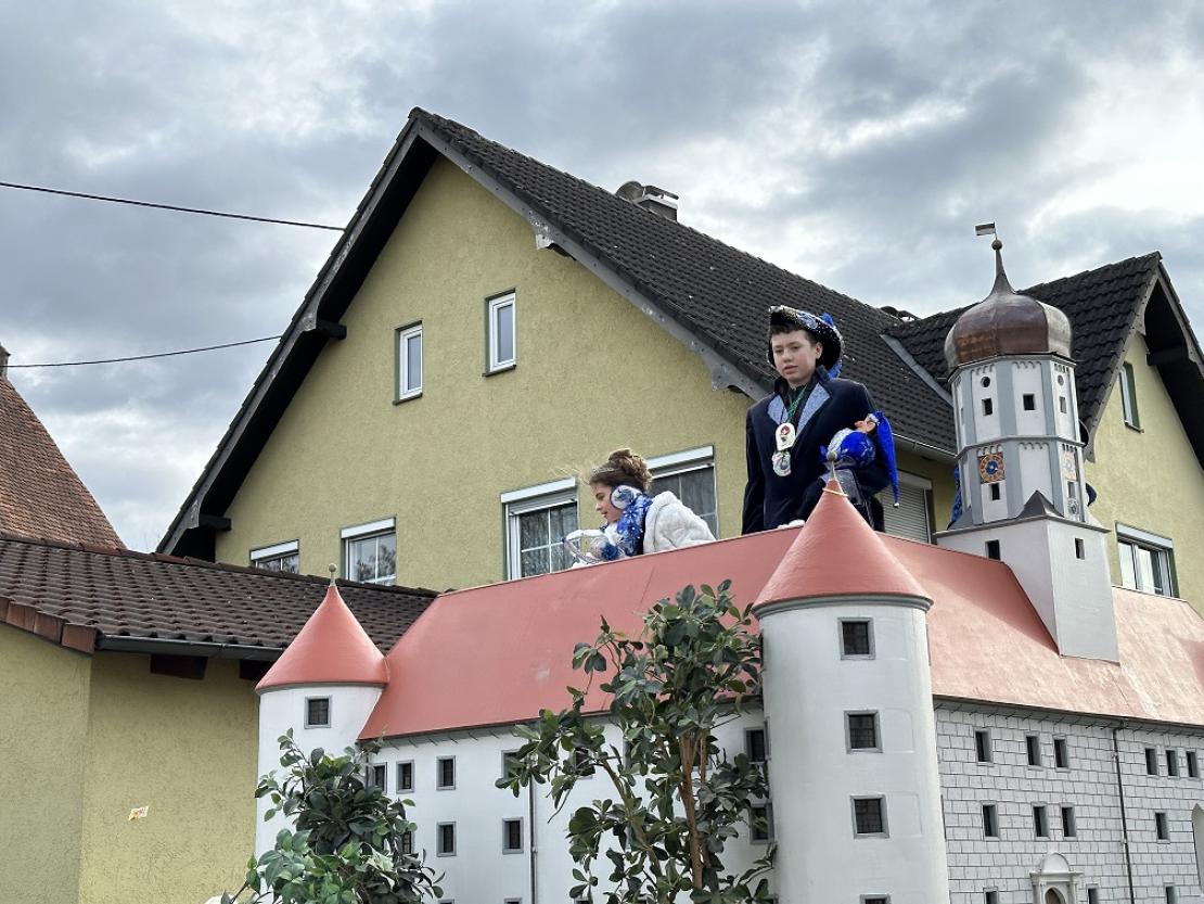 Das Bild zeigt den Genderkinger Faschingsumzug 2023.