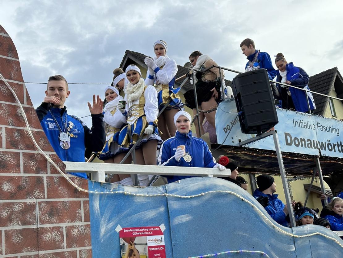 Das Bild zeigt den Genderkinger Faschingsumzug 2023.