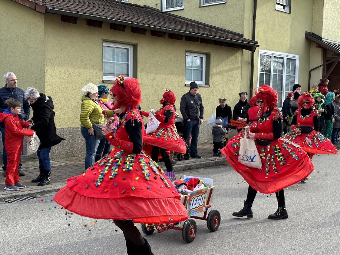 Das Bild zeigt den Genderkinger Faschingsumzug 2023.
