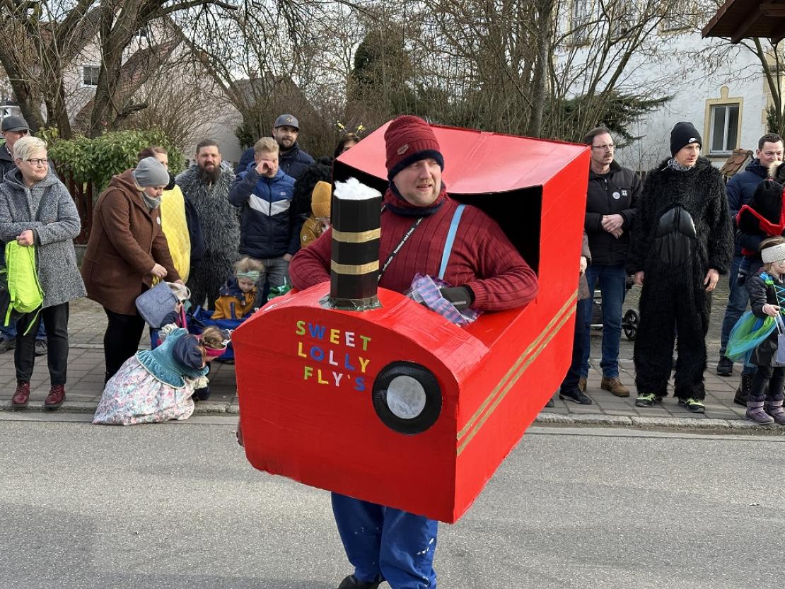 Das Bild zeigt den Genderkinger Faschingsumzug 2023.