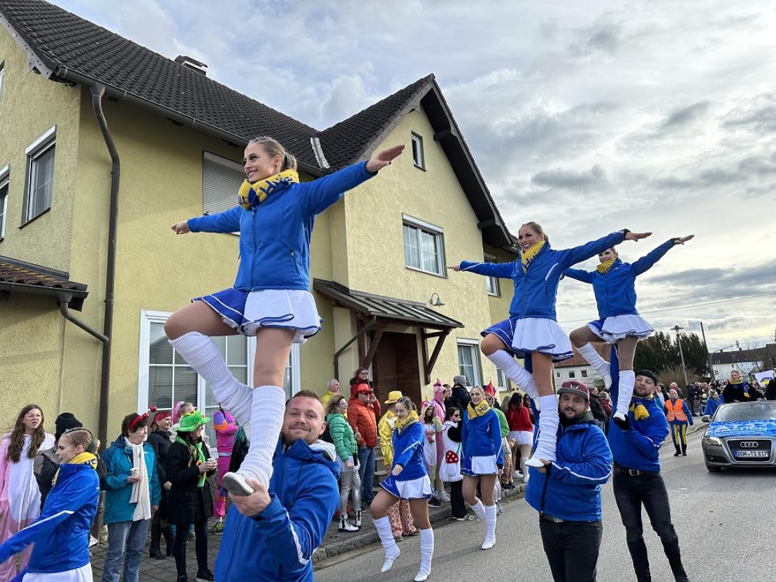 Das Bild zeigt den Genderkinger Faschingsumzug 2023.