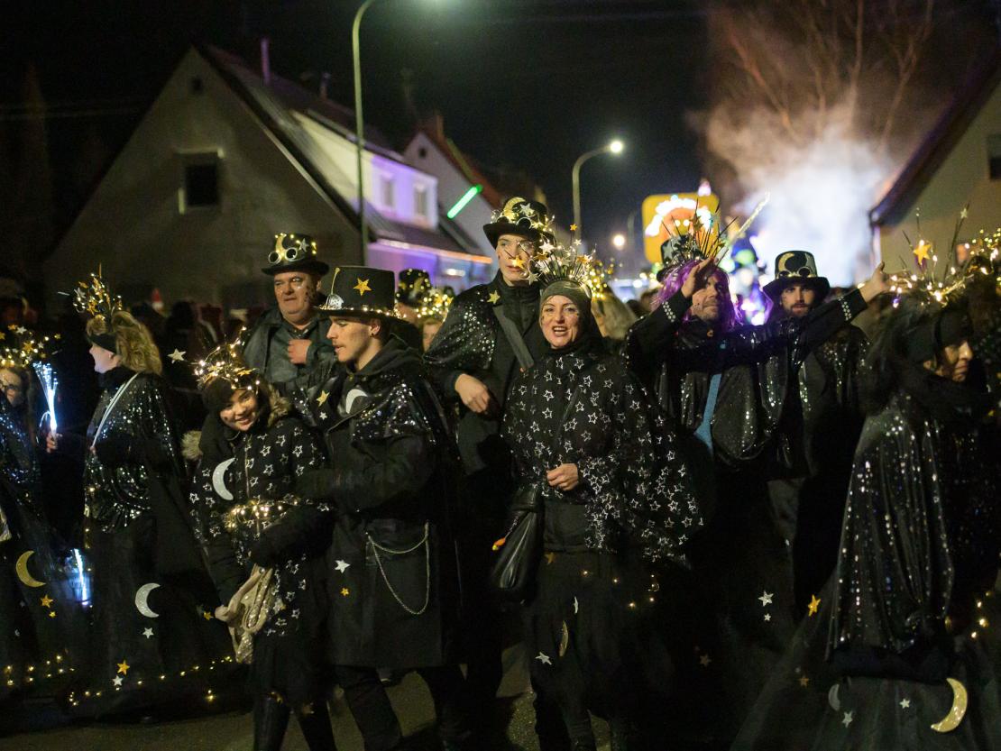 Das Bild zeigt den Bäumenheimer Nachtumzug 2023.