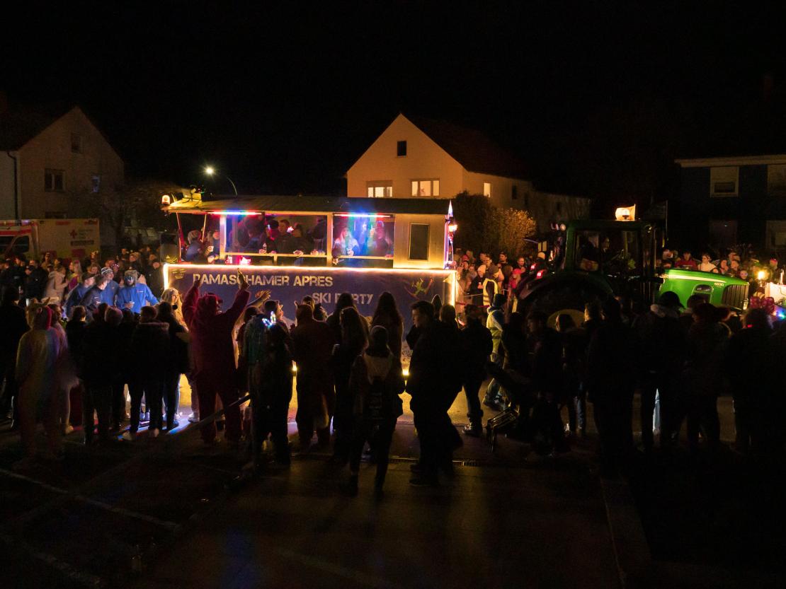 Das Bild zeigt den Bäumenheimer Nachtumzug 2023.