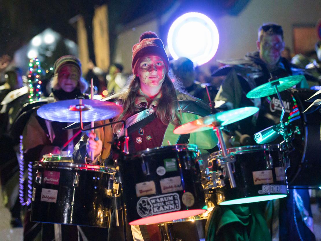 Das Bild zeigt den Bäumenheimer Nachtumzug 2023.