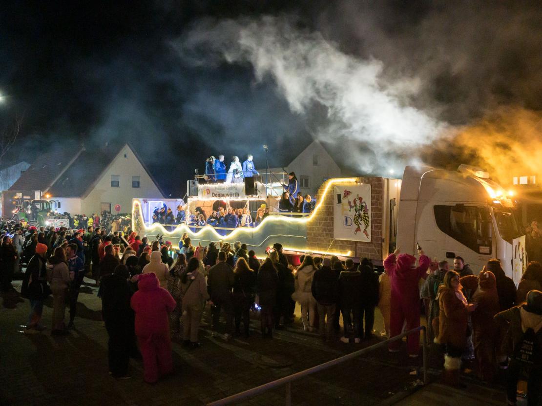 Das Bild zeigt den Bäumenheimer Nachtumzug 2023.