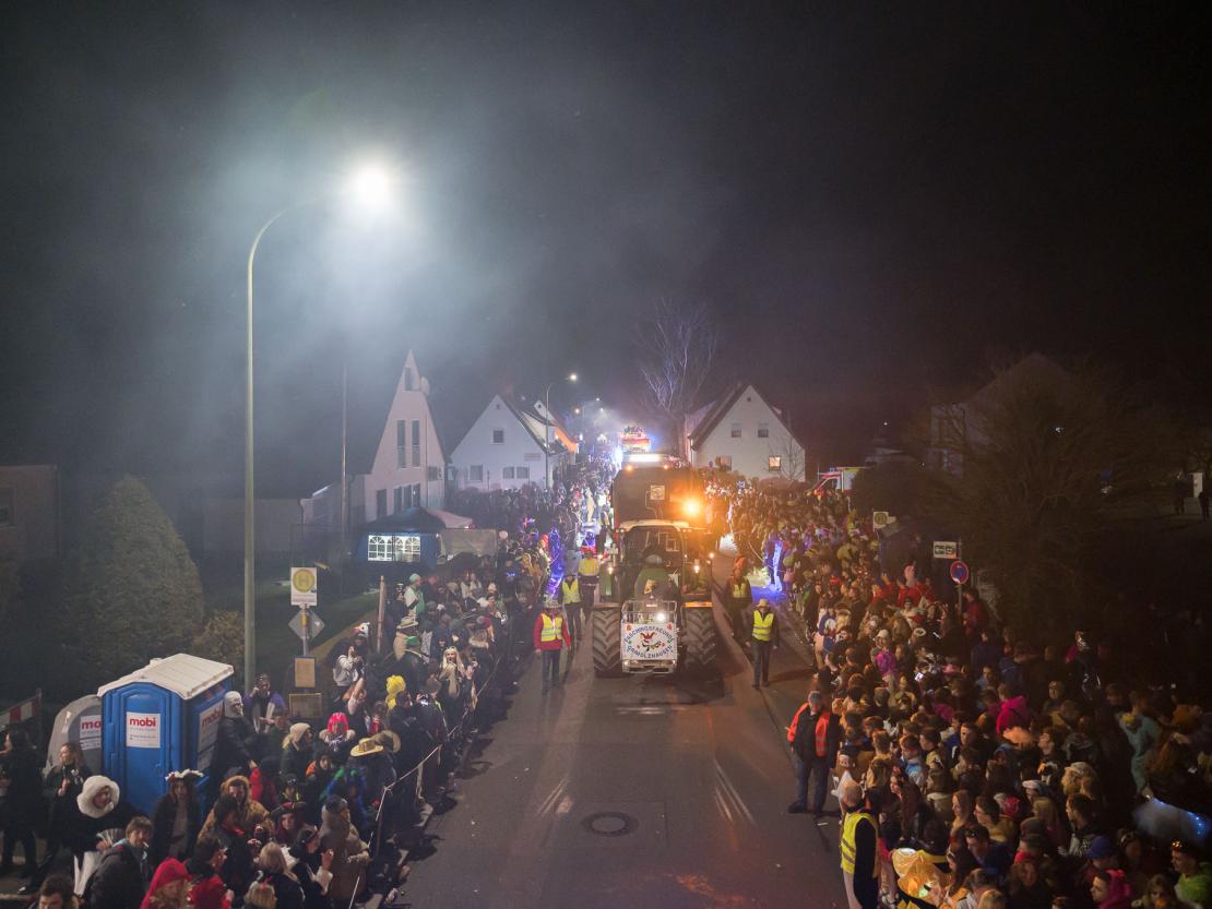 Das Bild zeigt den Bäumenheimer Nachtumzug 2023.