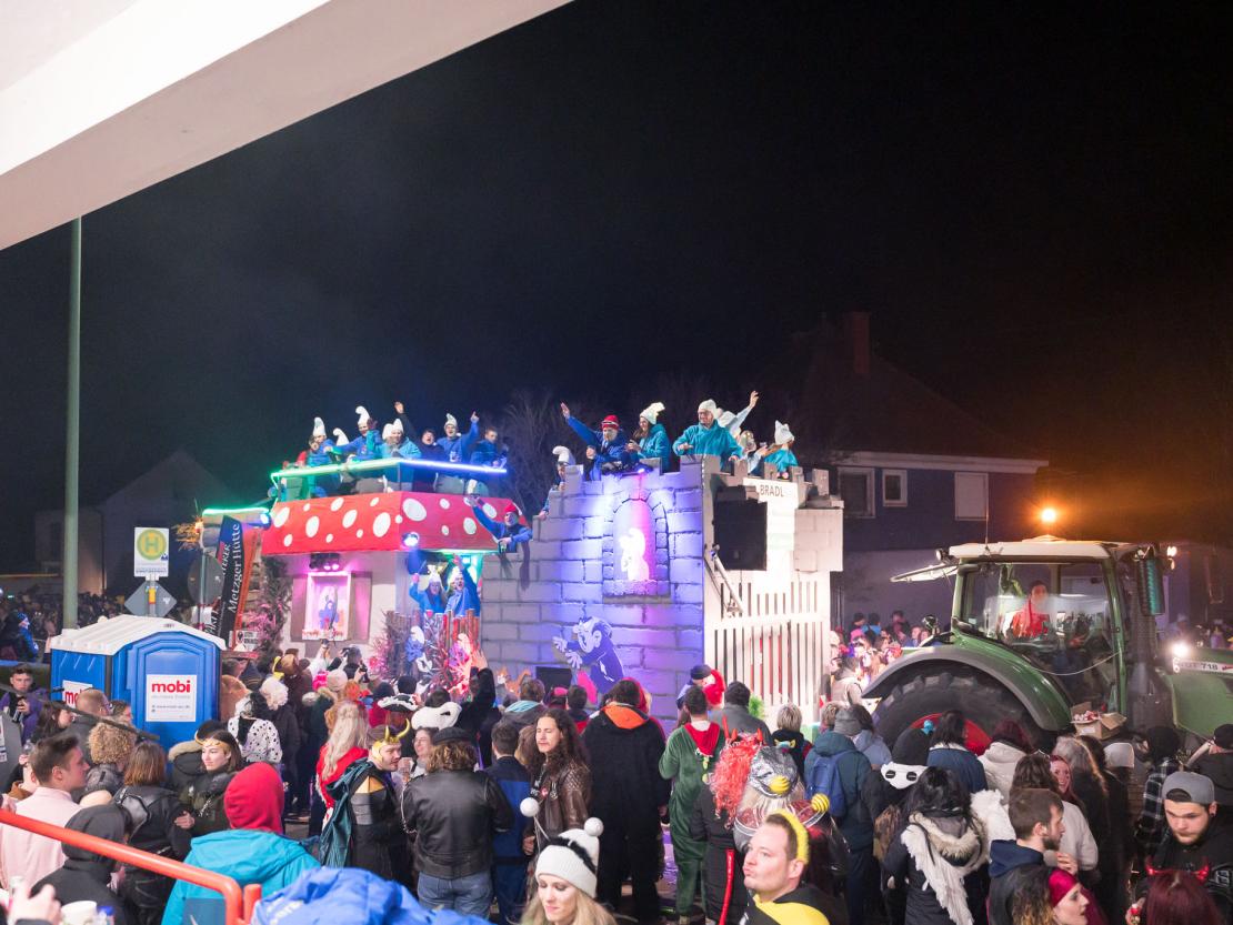 Das Bild zeigt den Bäumenheimer Nachtumzug 2023.