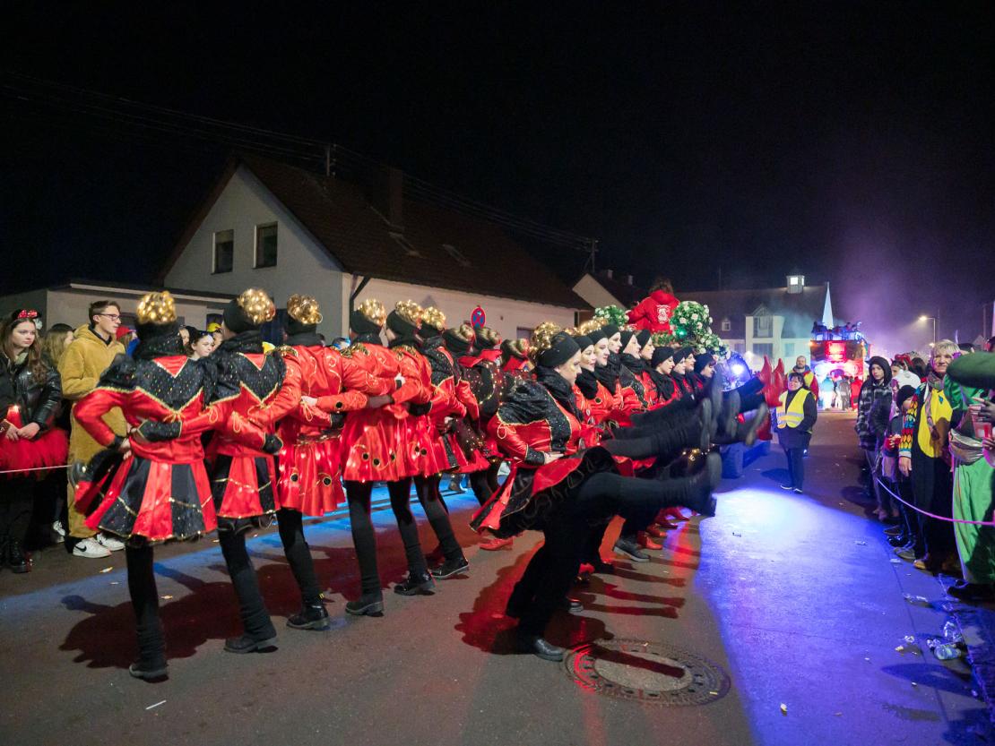 Das Bild zeigt den Bäumenheimer Nachtumzug 2023.