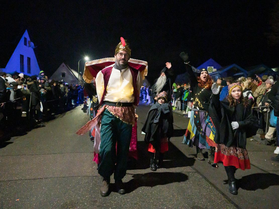 Das Bild zeigt den Bäumenheimer Nachtumzug 2023.